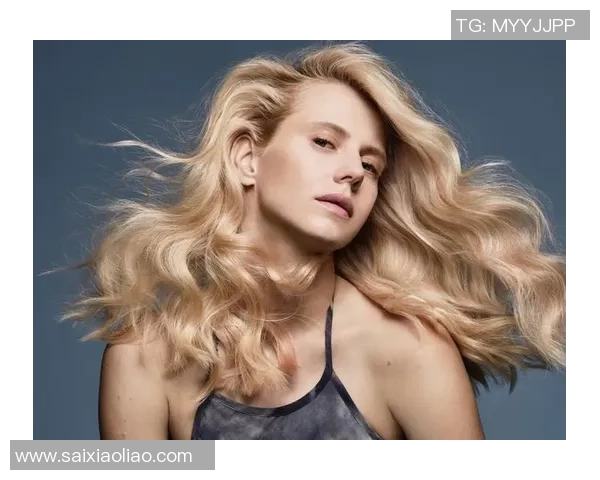 足球明星的骚气发型女神们如何引领时尚潮流与运动魅力的完美结合